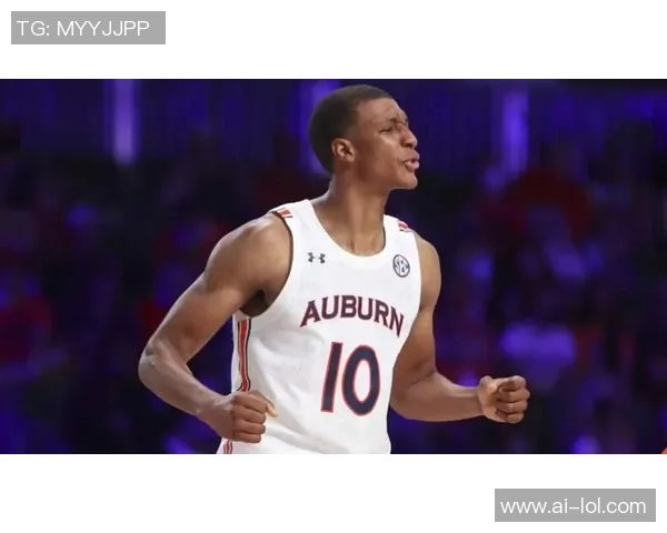 小贾巴里专注身体训练坚信团队合作与成长的重要性